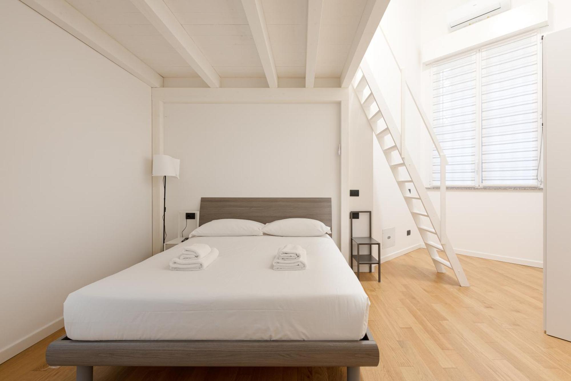Cozy Corner With Balcony And Private Garage! Apartamento Milão Exterior foto