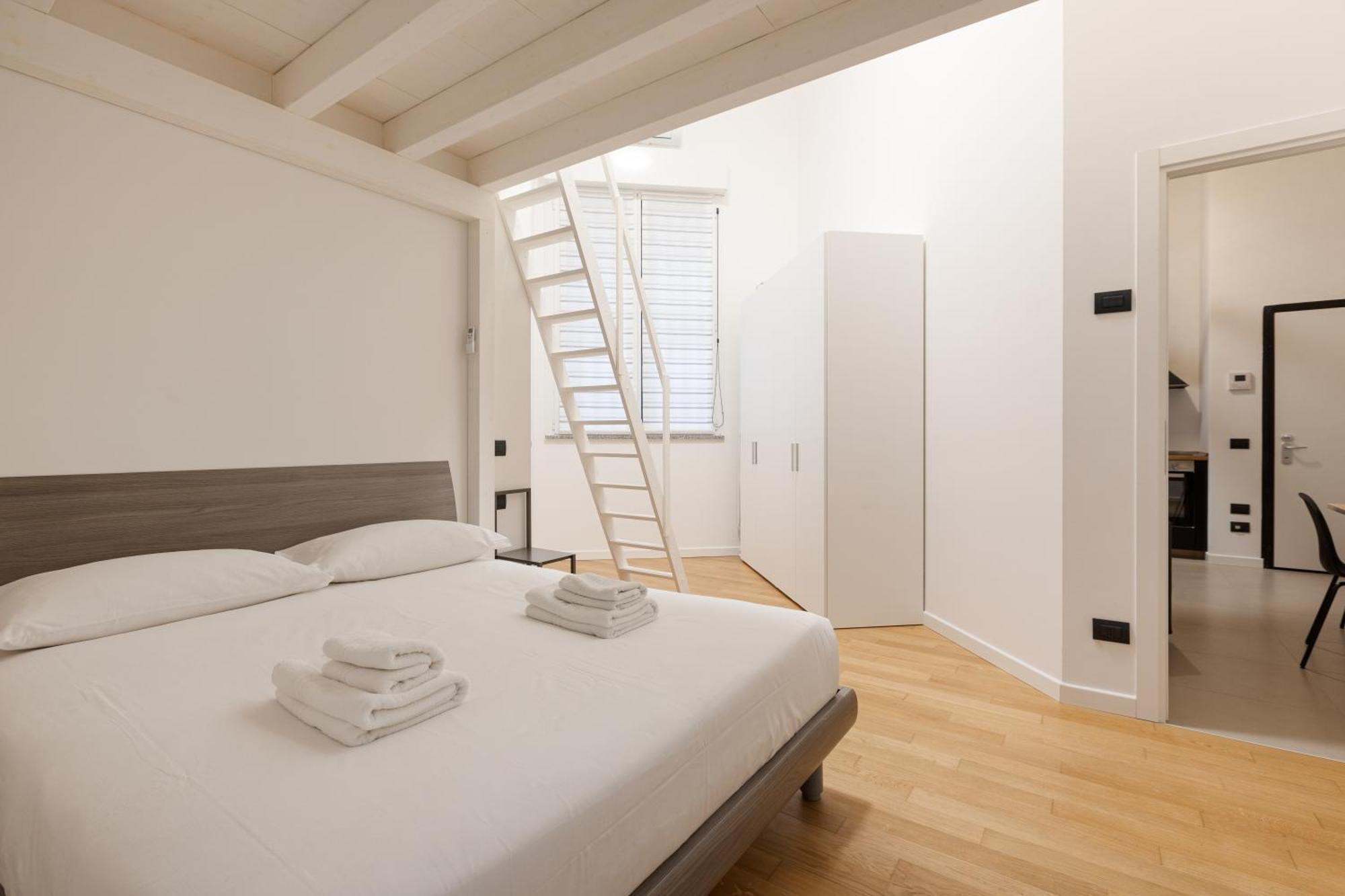 Cozy Corner With Balcony And Private Garage! Apartamento Milão Exterior foto