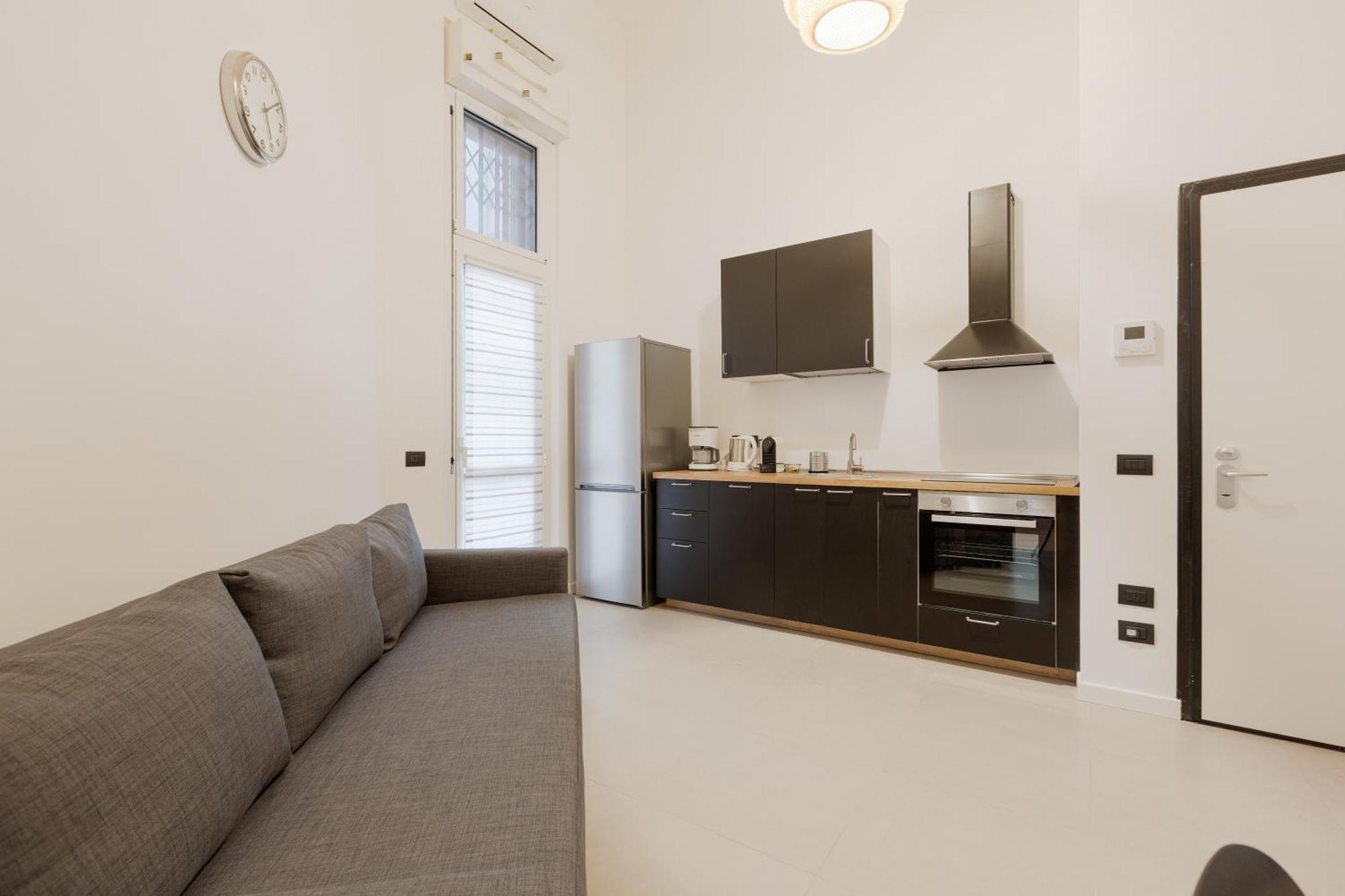 Cozy Corner With Balcony And Private Garage! Apartamento Milão Exterior foto