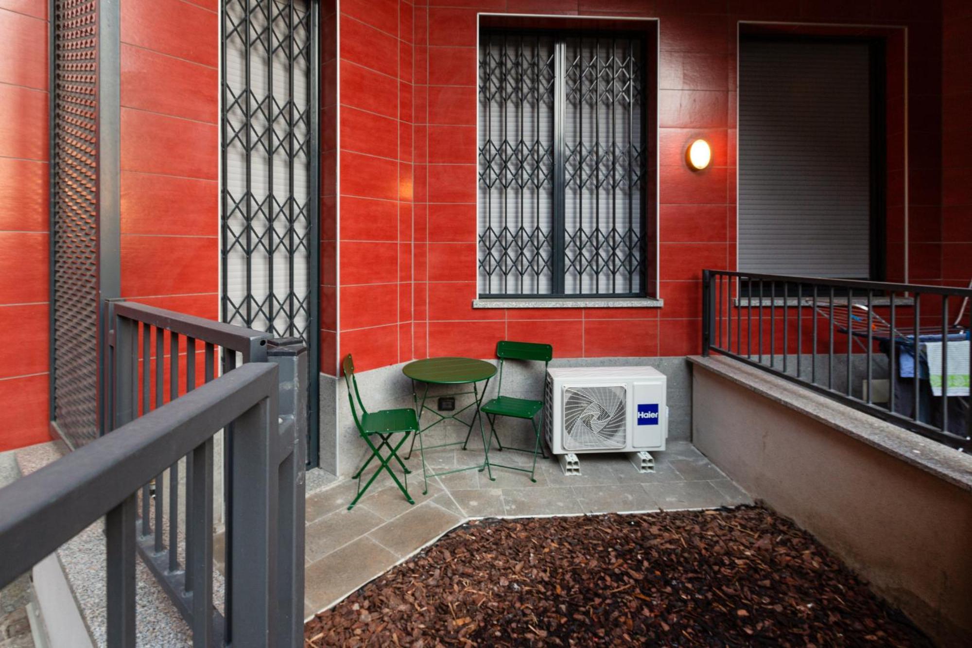 Cozy Corner With Balcony And Private Garage! Apartamento Milão Exterior foto