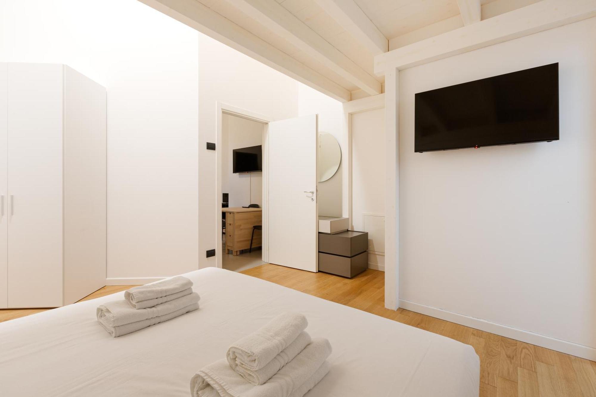 Cozy Corner With Balcony And Private Garage! Apartamento Milão Exterior foto