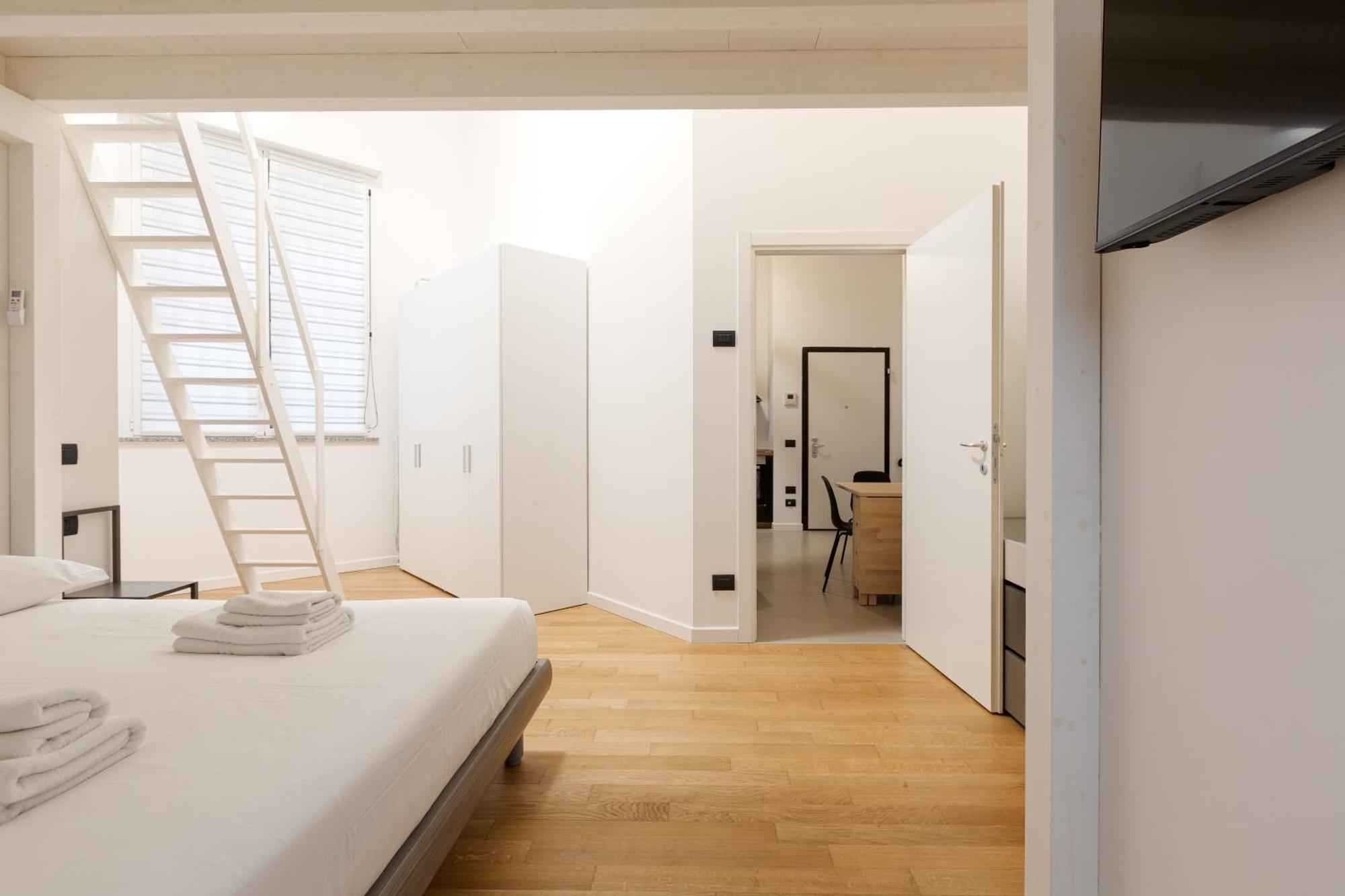 Cozy Corner With Balcony And Private Garage! Apartamento Milão Exterior foto